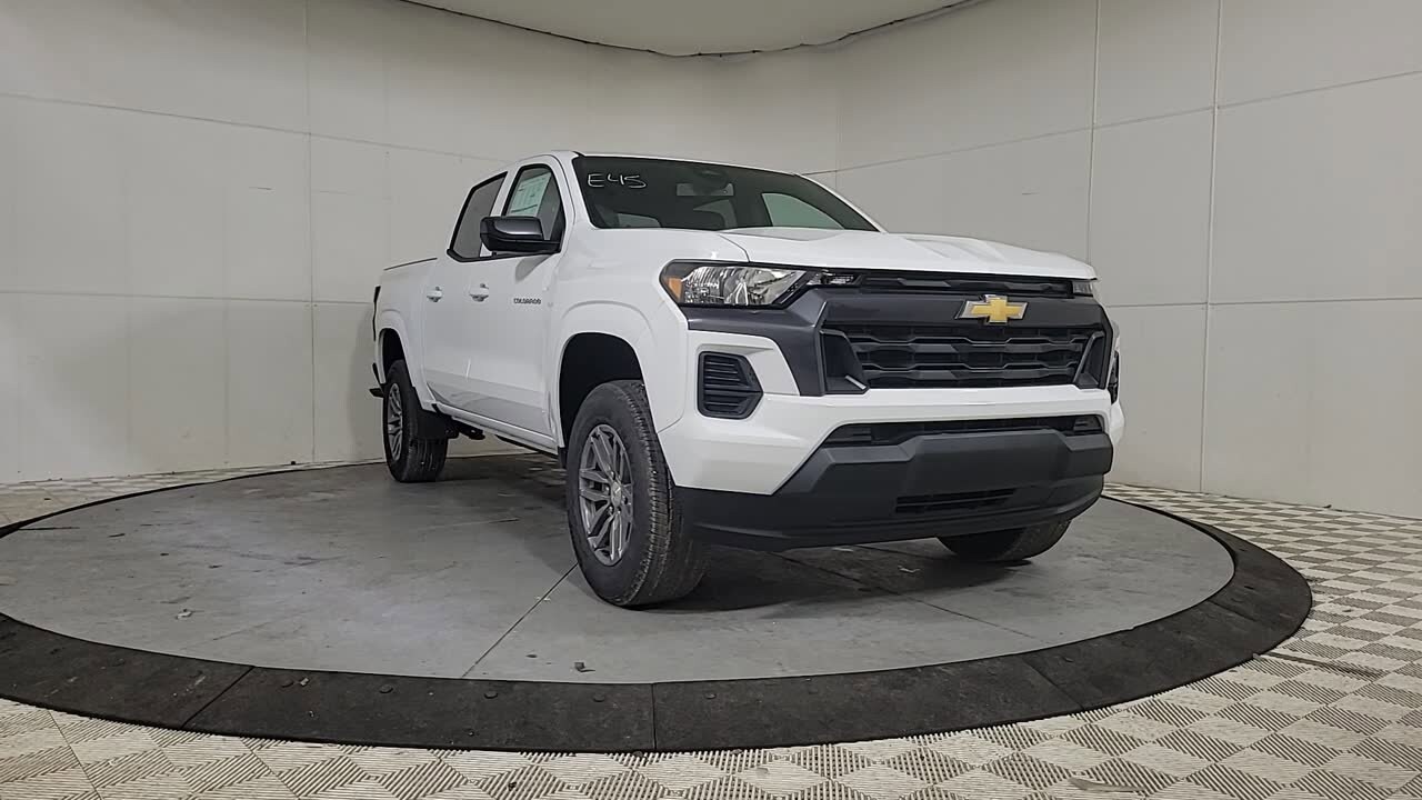 2025 Chevrolet Colorado Work Truck LT photo 3