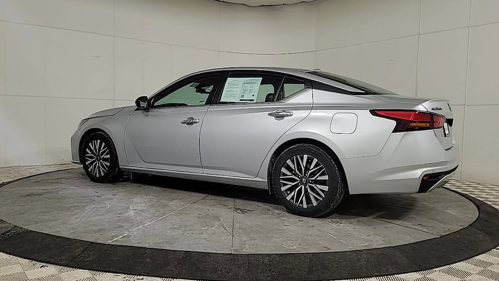 Used 2024 Nissan Altima 2.5 SV