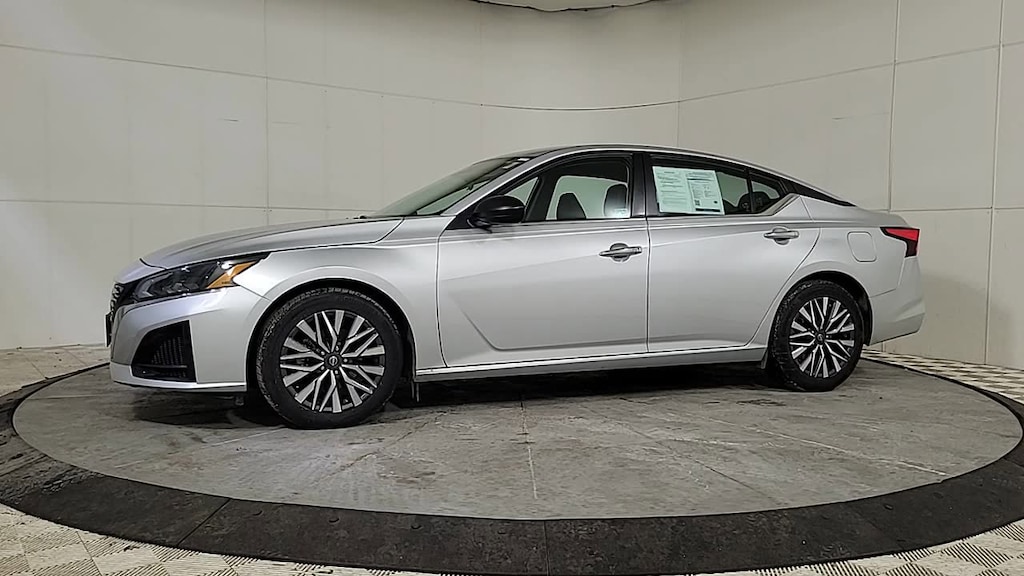Used 2024 Nissan Altima 2.5 SV