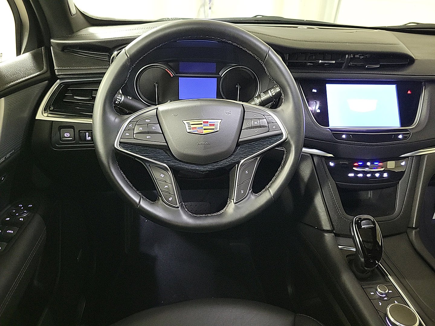 2025 CADILLAC XT5 - Image 16