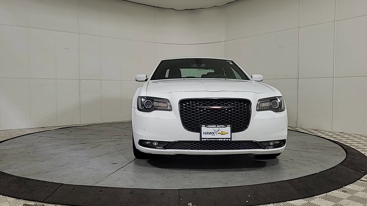 2023 Chrysler 300 S photo 2
