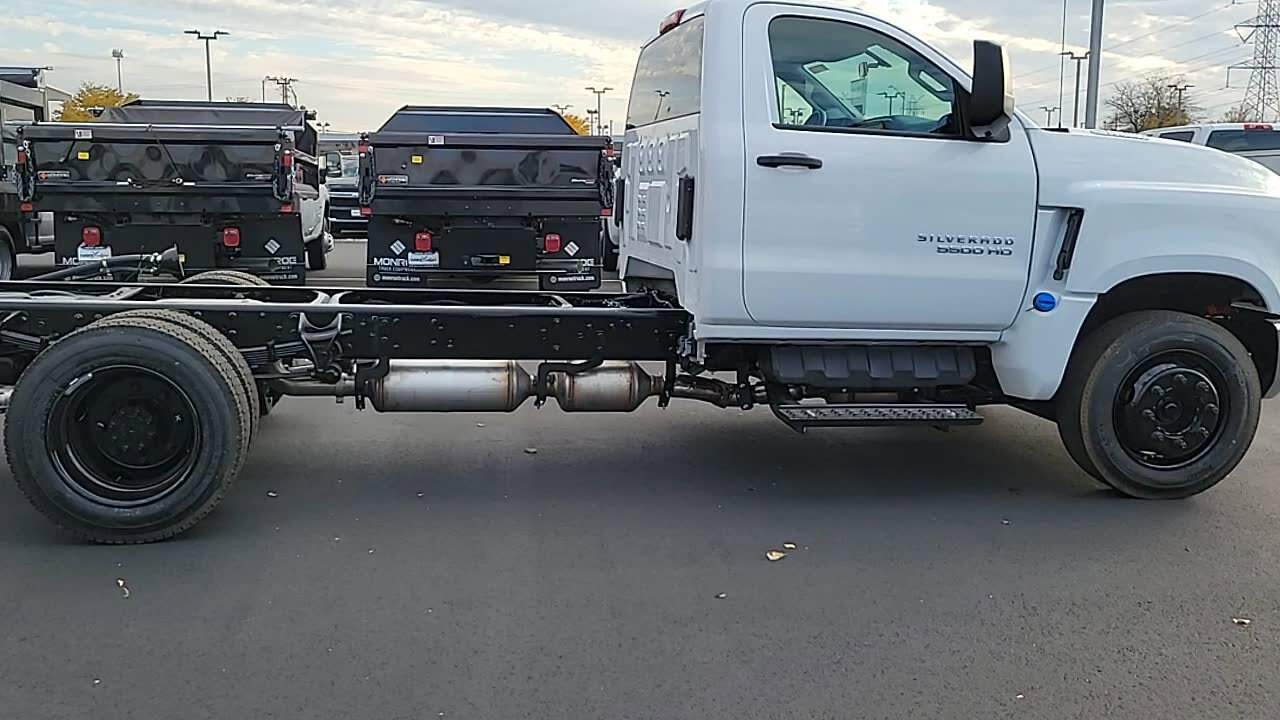 2024 Chevrolet Silverado 5500HD Work Truck photo 4