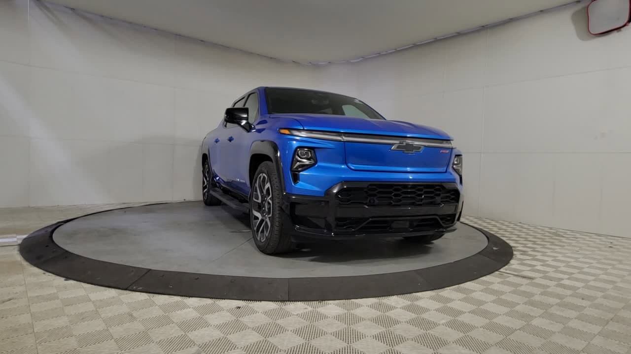 2025 Chevrolet Silverado EV RST photo 3