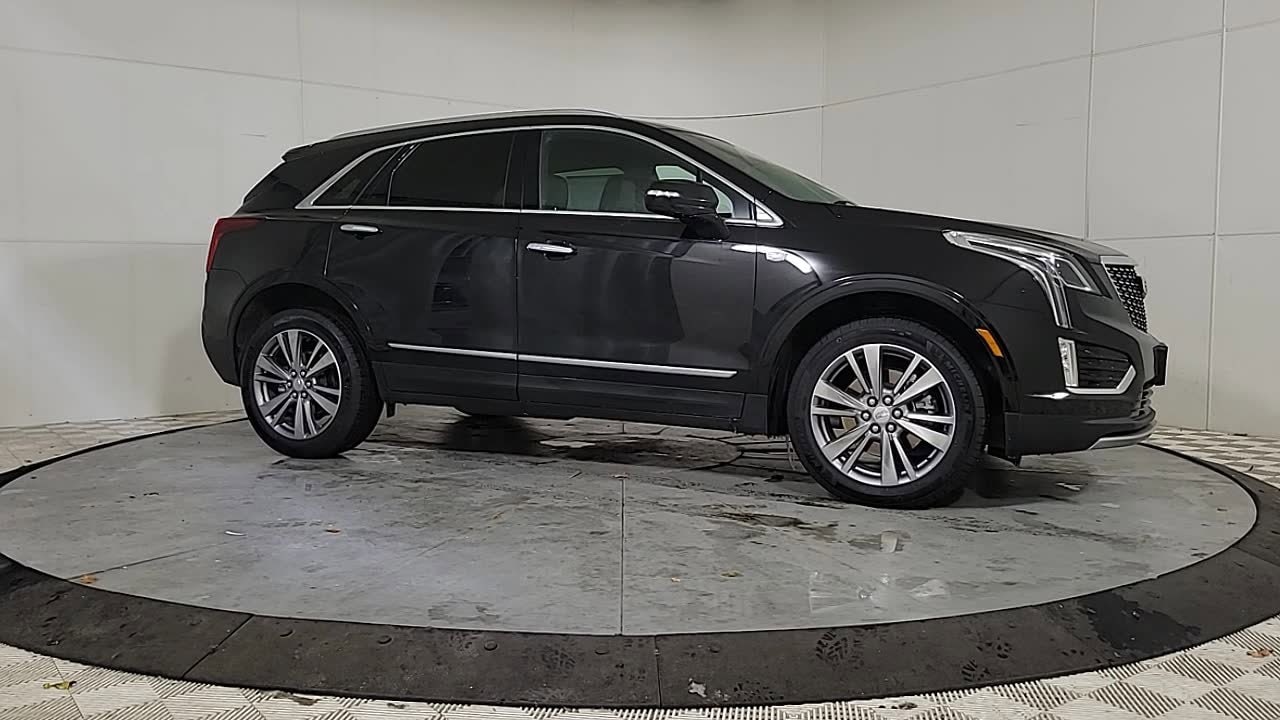 2025 CADILLAC XT5 - Image 8