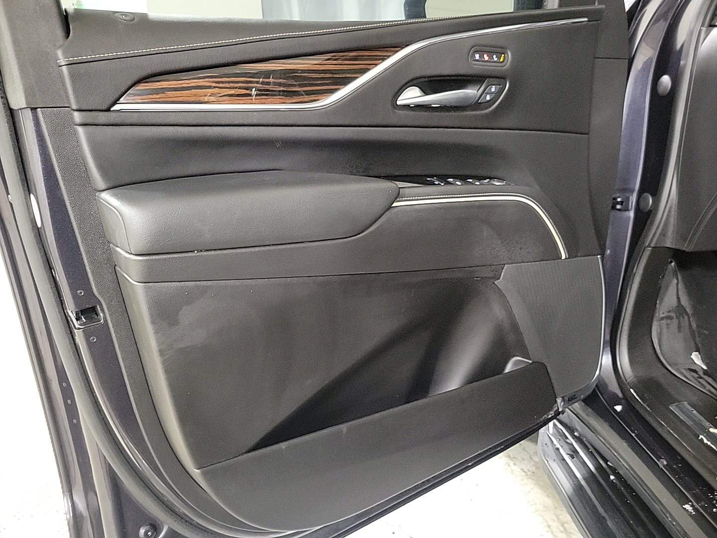 2023 CADILLAC ESCALADE - Image 25