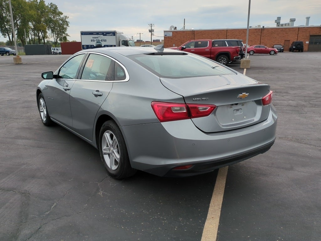 2024 Chevrolet Malibu 1LT photo 2