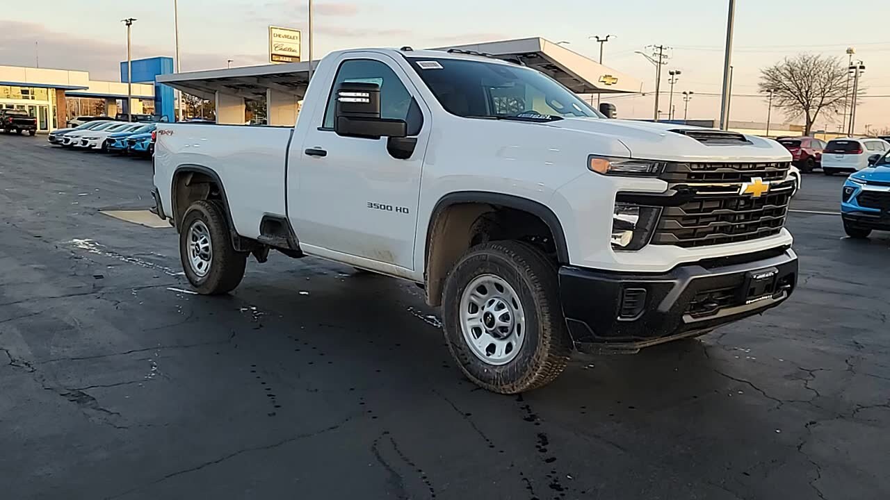 2025 Chevrolet Silverado 3500HD photo 2