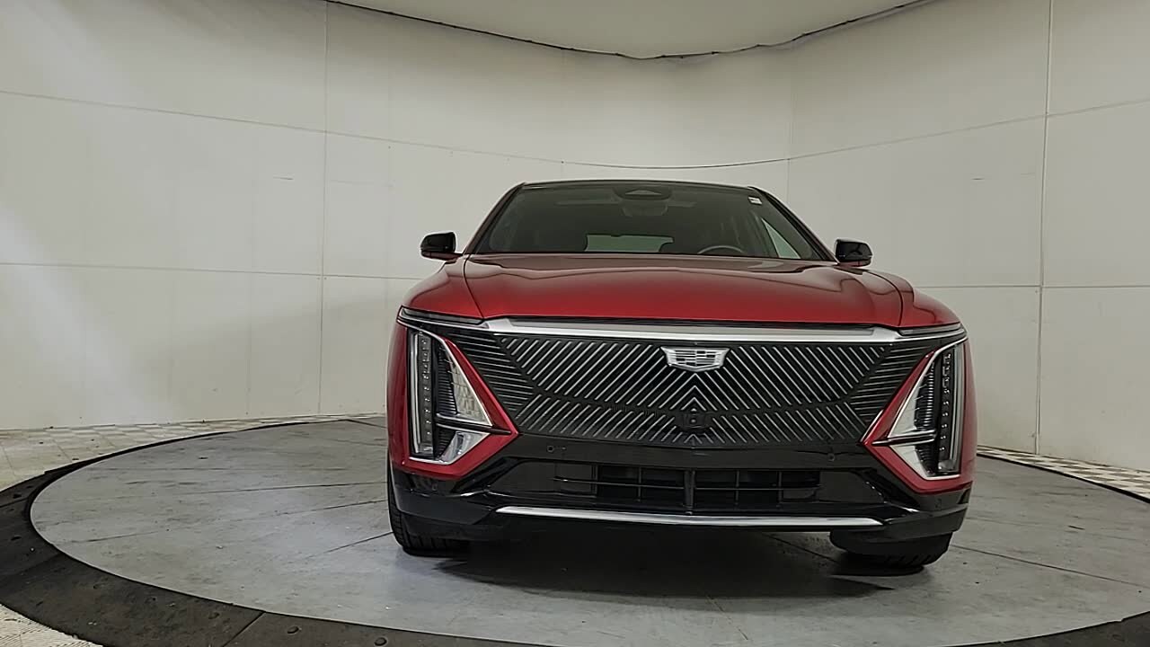 2024 Cadillac Lyriq Luxury photo 2