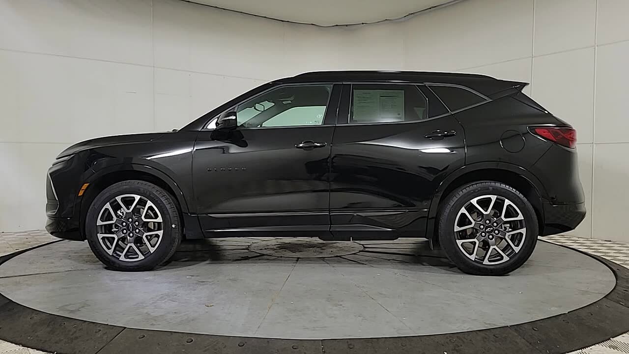 2025 Chevrolet Blazer RS photo 2