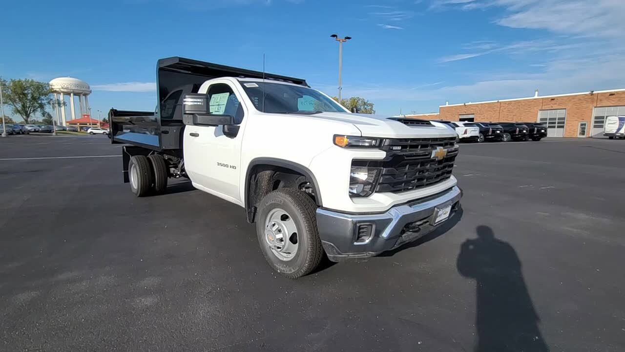 2025 Chevrolet Silverado 3500HD Work Truck photo 2