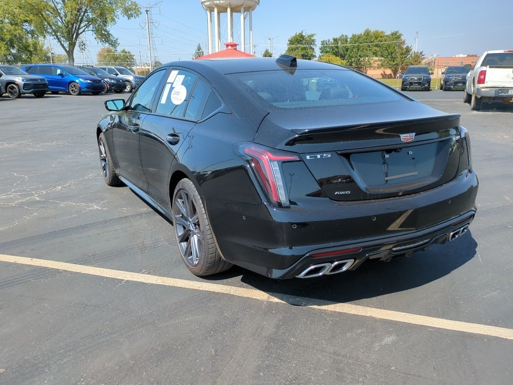 2025 Cadillac CT5 V photo 2