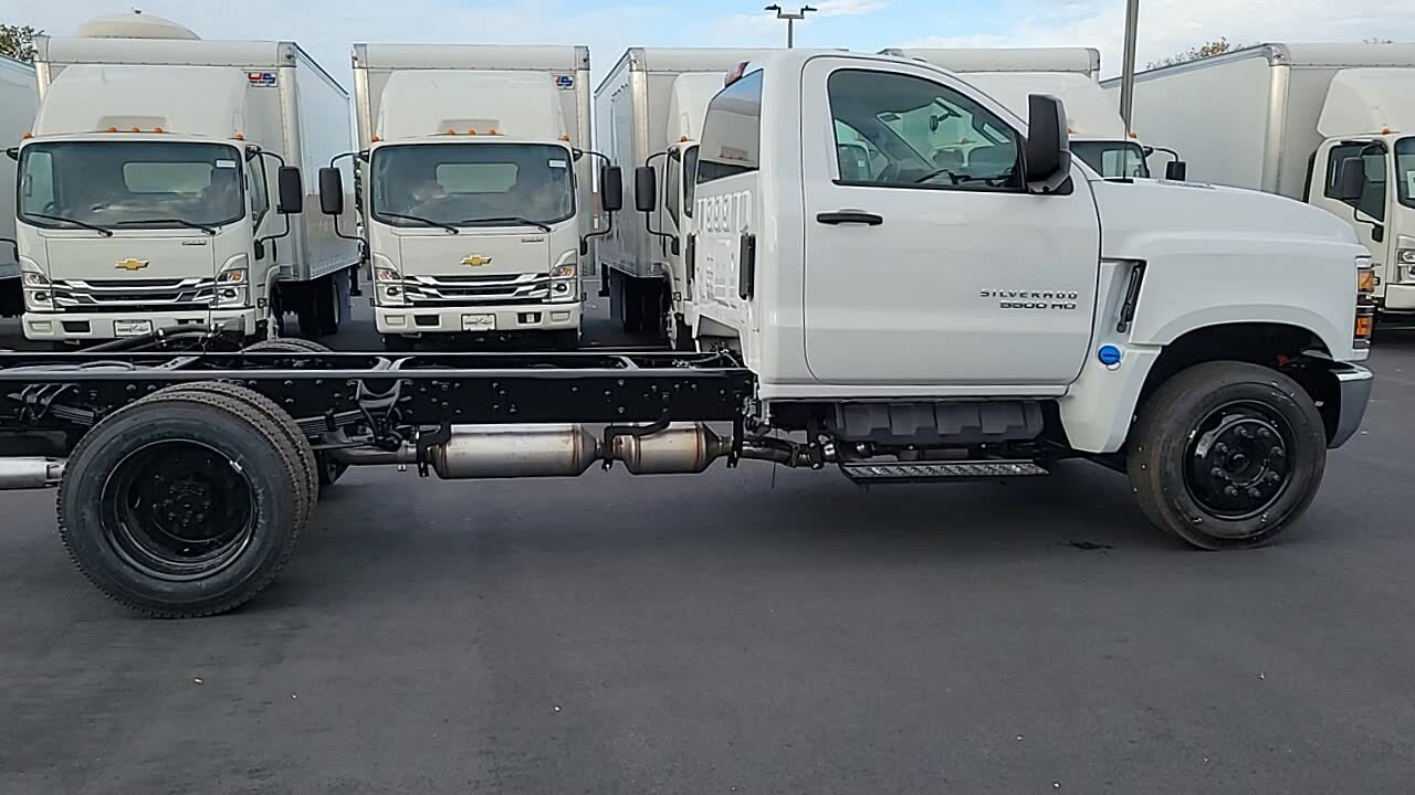 2024 Chevrolet Silverado 5500HD Work Truck photo 4