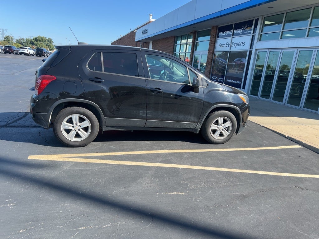 2020 Chevrolet Trax LS photo 3