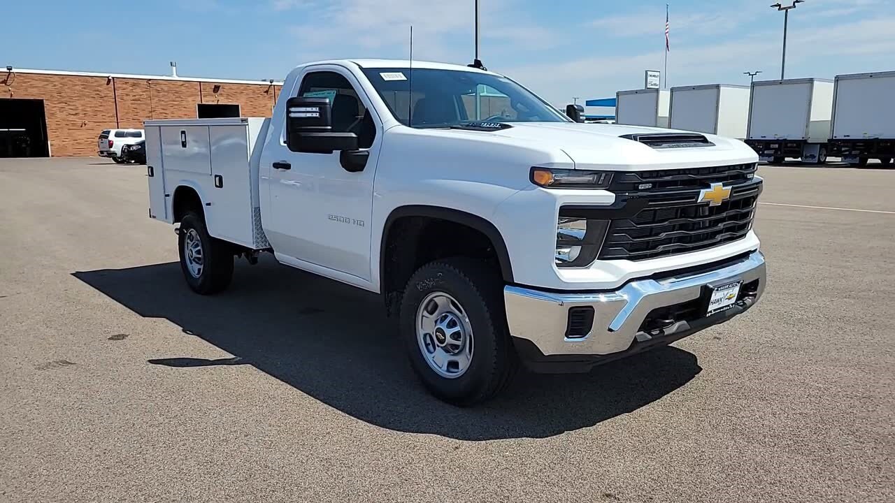 2024 Chevrolet Silverado 2500HD photo 2