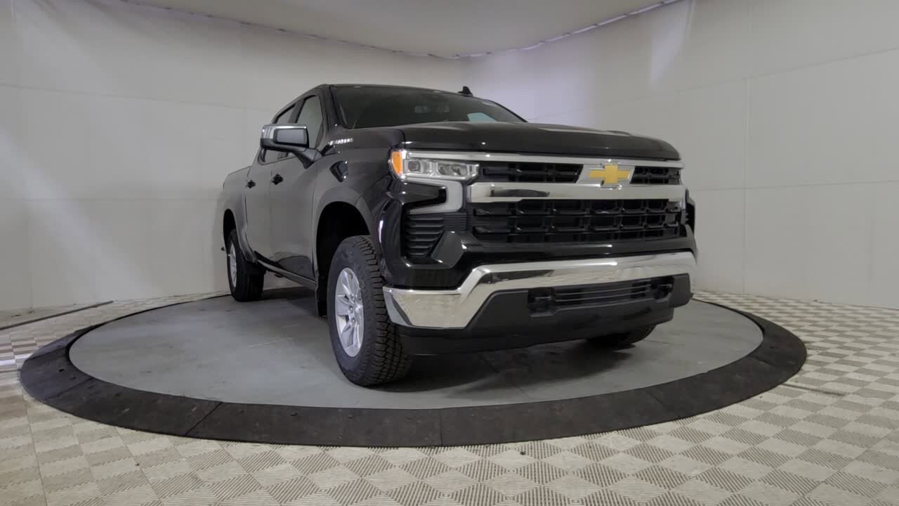 2025 Chevrolet Silverado 1500 LT photo 3
