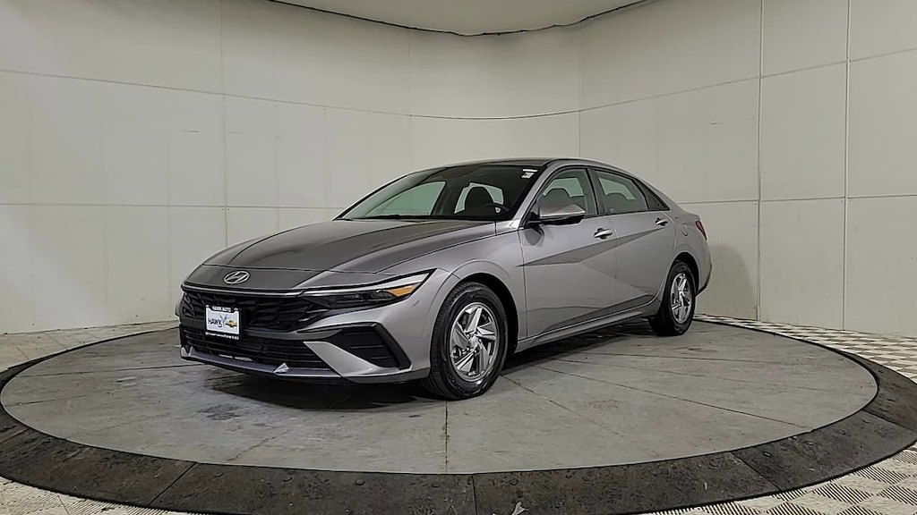 Used 2024 Hyundai Elantra SE Sedan