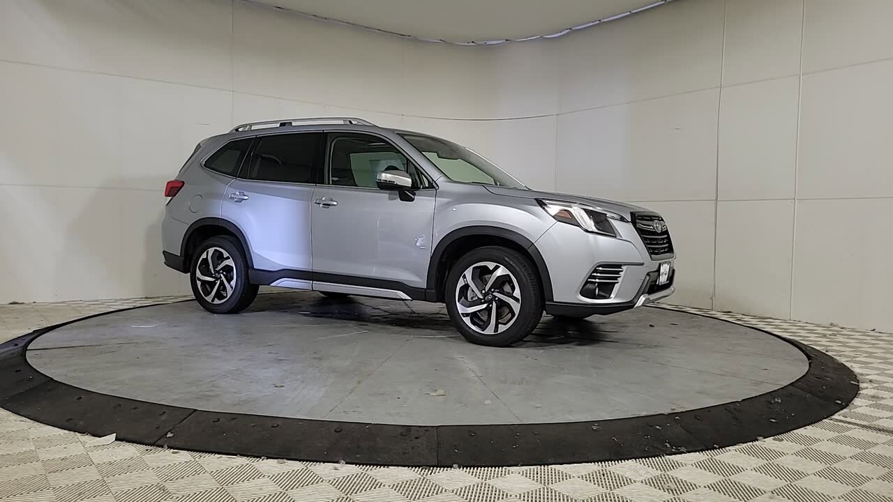 2022 Subaru Forester Touring photo 4