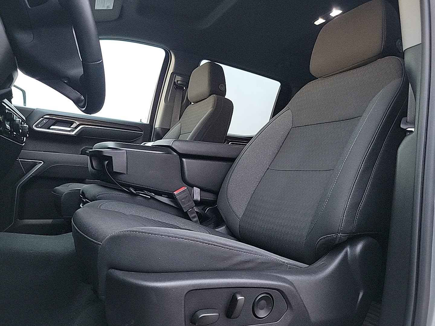 2025 CHEVROLET SILVERADO - Image 13