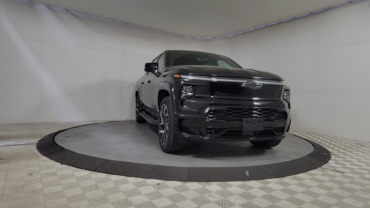 2024 Chevrolet Silverado EV RST photo 3