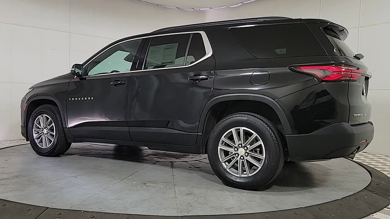 2022 Chevrolet Traverse Leather photo 3