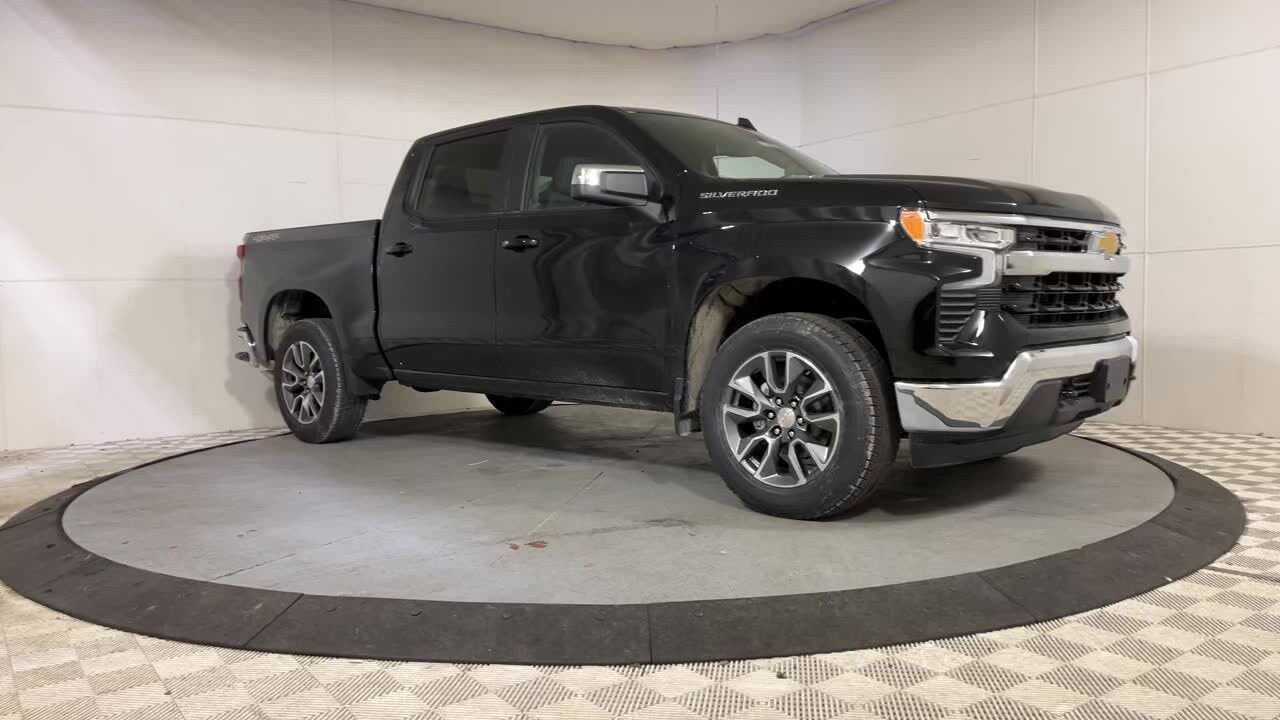 2025 Chevrolet Silverado 1500 LT photo 2