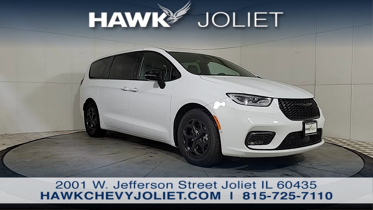 Used 2024 Chrysler Pacifica PHEV Select with VIN 2C4RC1S79RR109235 for sale in Peru, IL