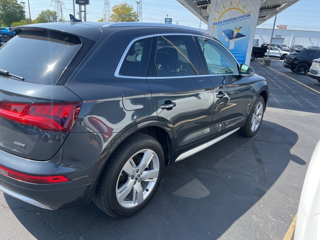 2019 Audi Q5 45 Premium photo 2