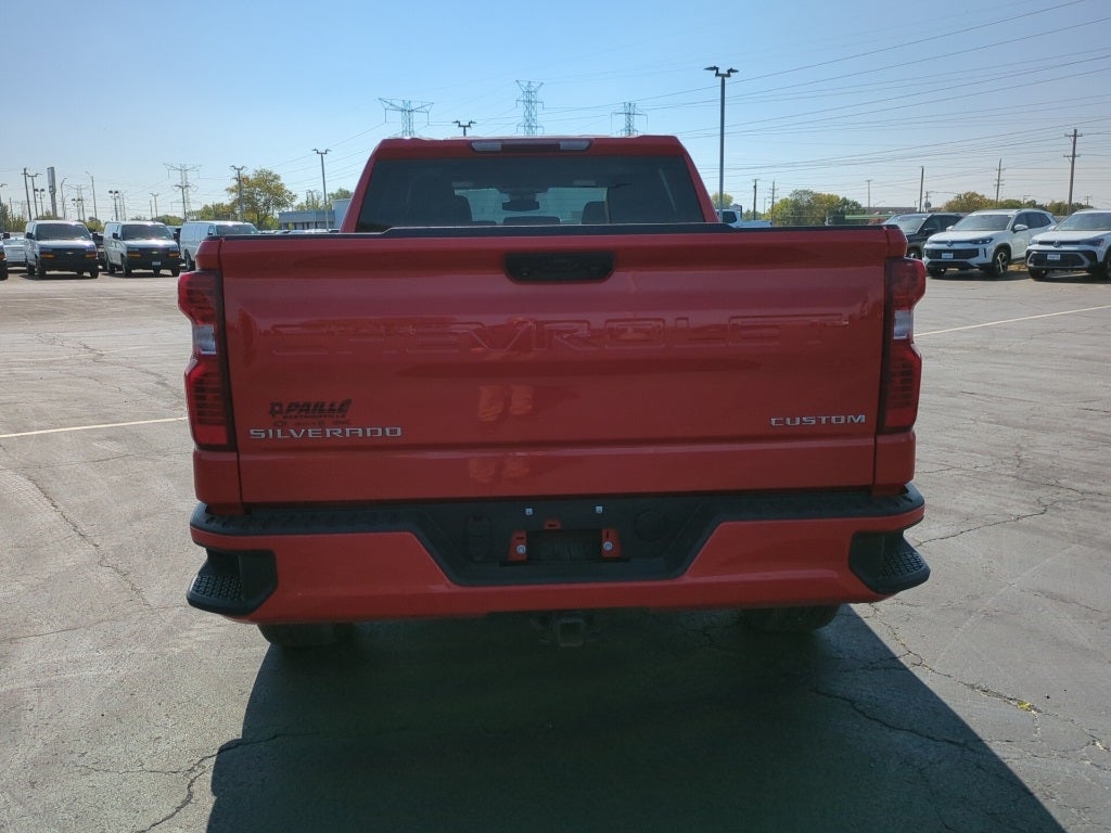 2023 Chevrolet Silverado 1500 Custom photo 3