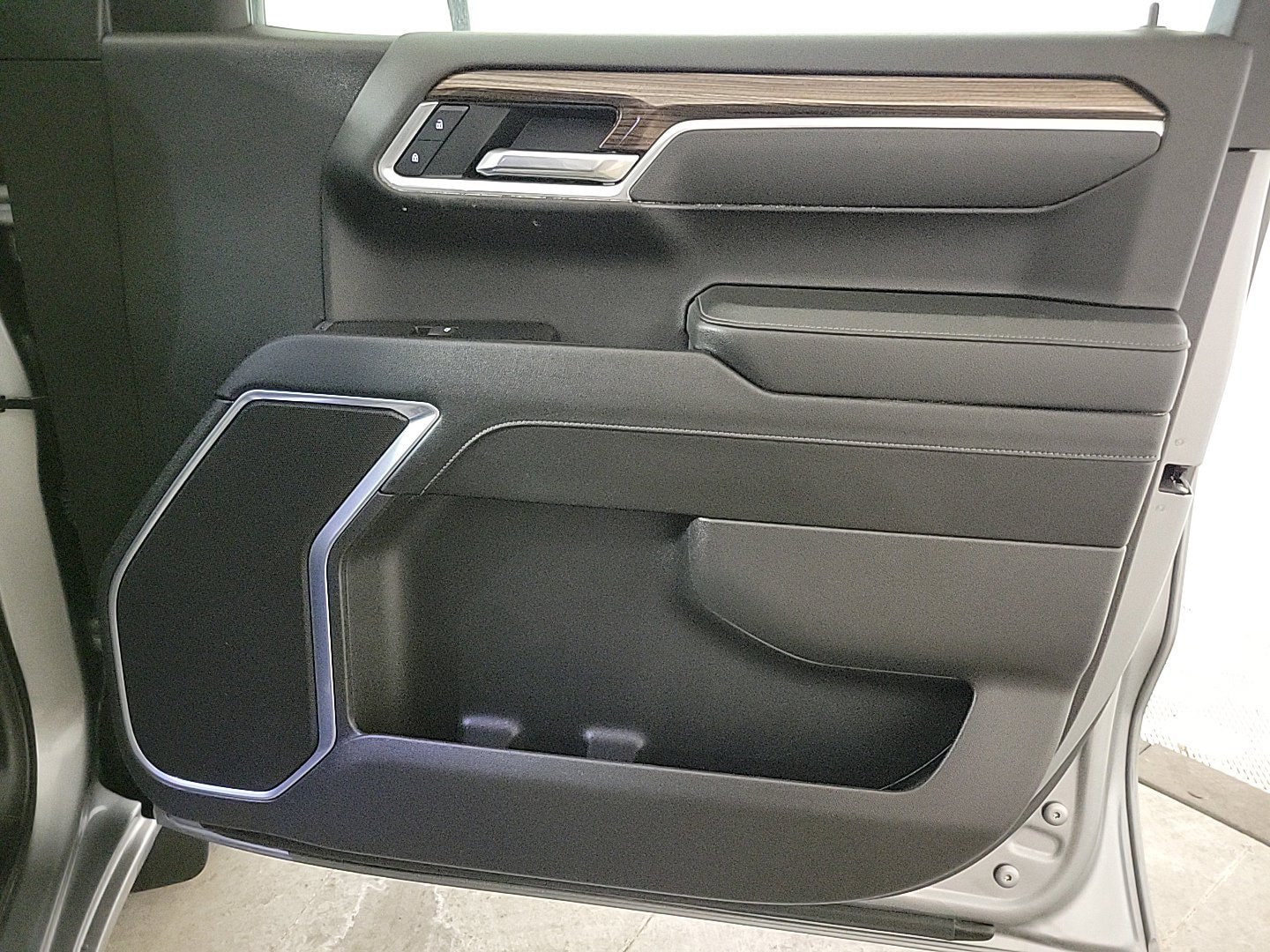 2025 CHEVROLET SILVERADO - Image 24