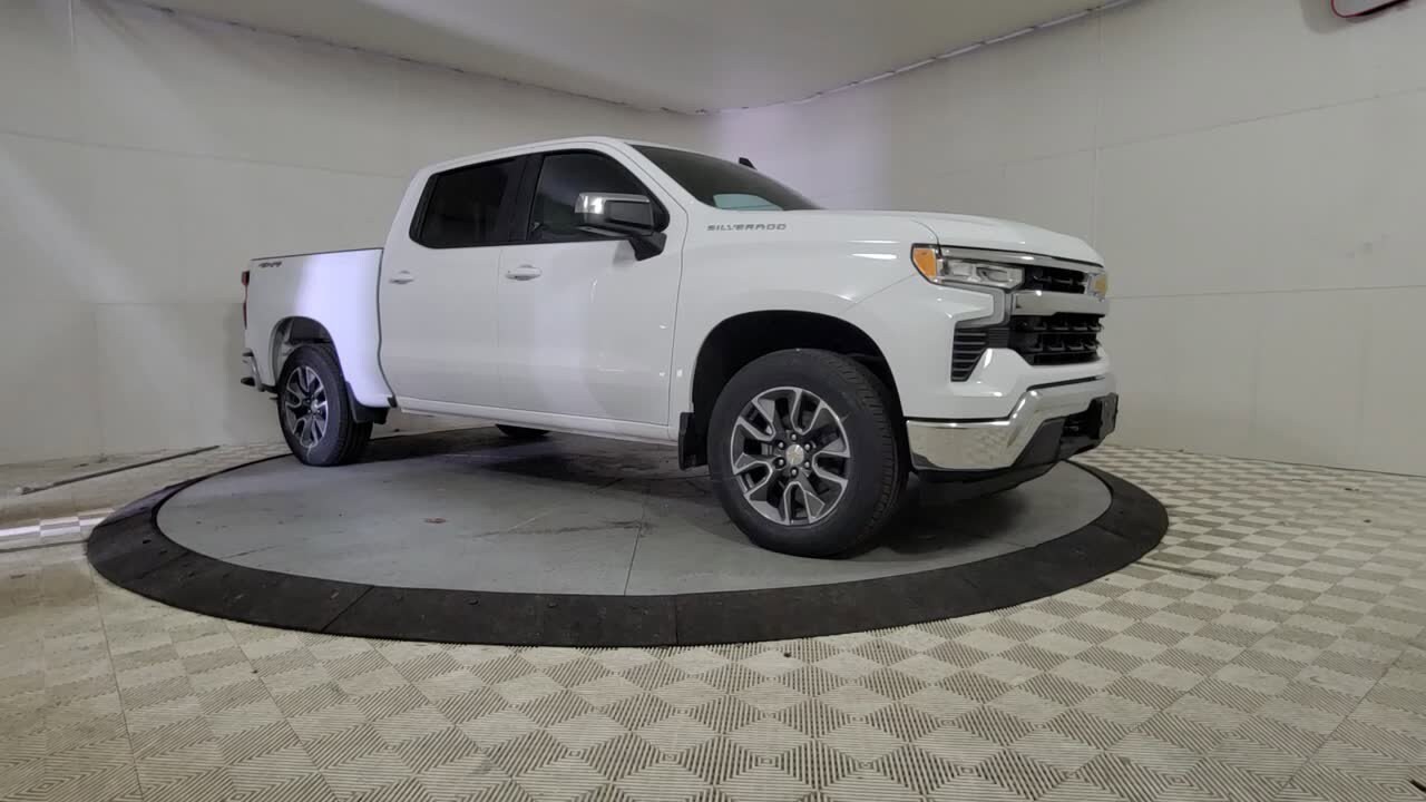 2025 Chevrolet Silverado 1500 LT photo 2