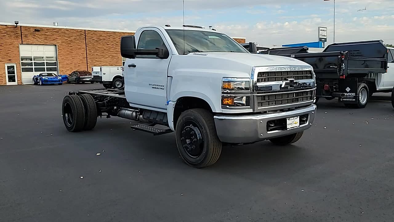 2024 Chevrolet Silverado 5500HD Work Truck photo 2