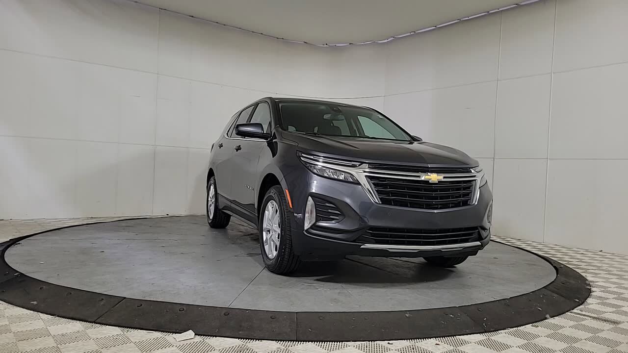 2022 Chevrolet Equinox LT photo 2
