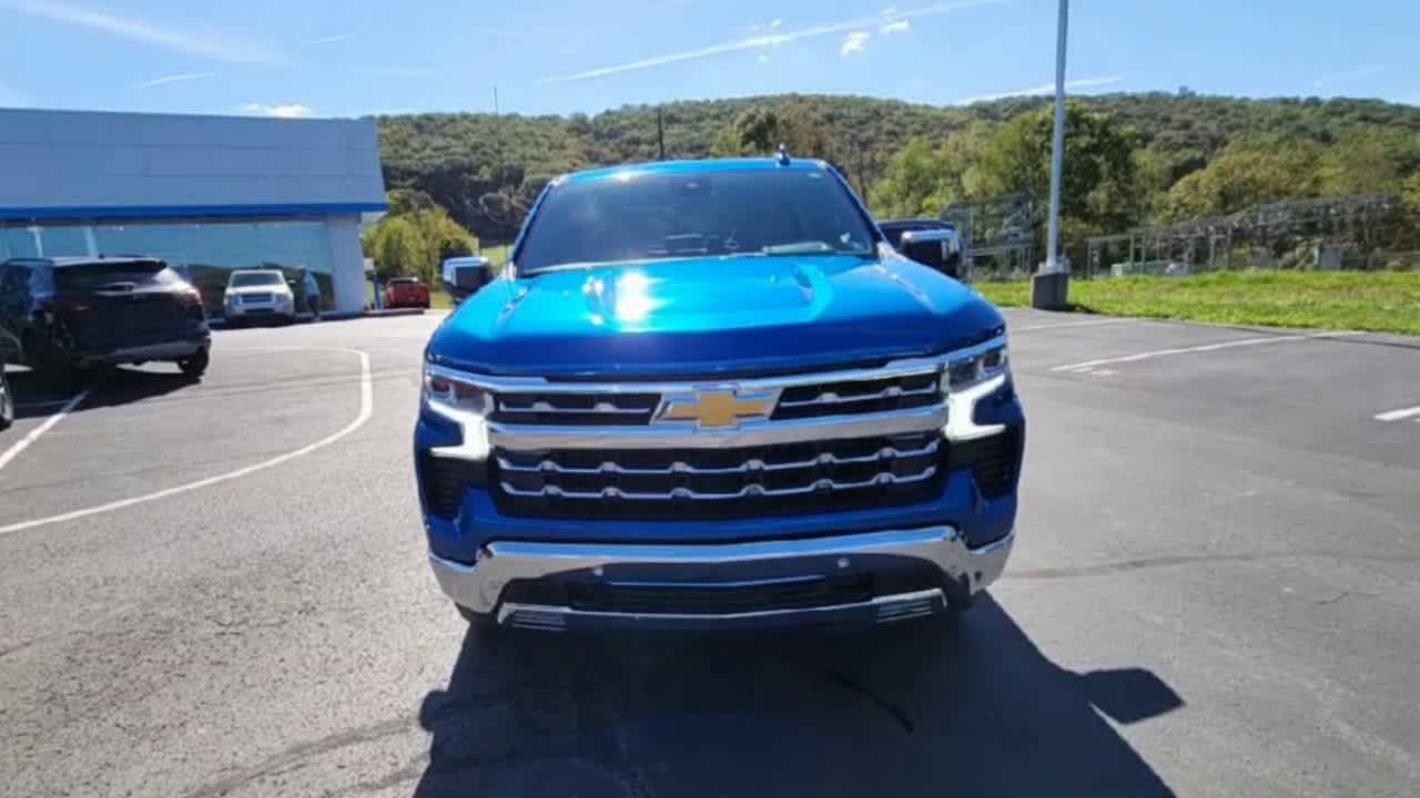 2022 Chevrolet Silverado 1500 LTZ photo 2