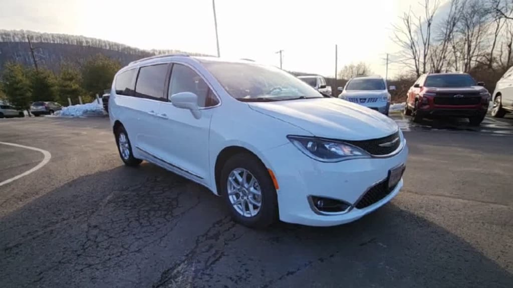 Used 2020 Chrysler Pacifica Touring L Minivan