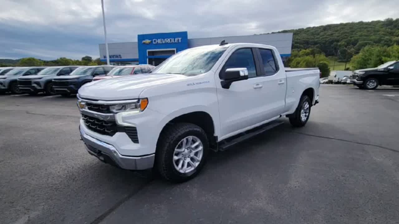 2022 Chevrolet Silverado 1500 LT photo 3