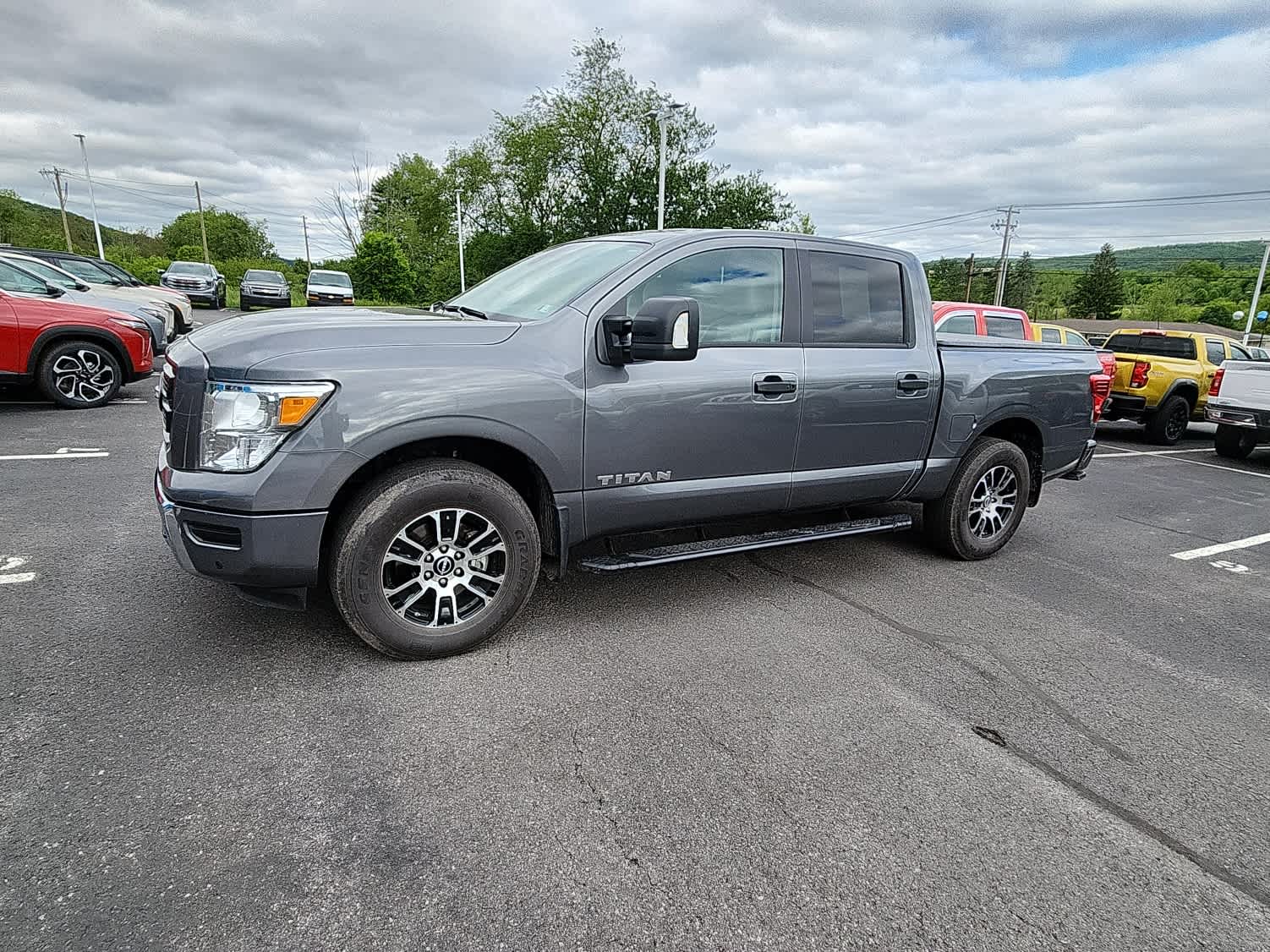 2023 Nissan Titan SV 4X4 Crew Cab's photo