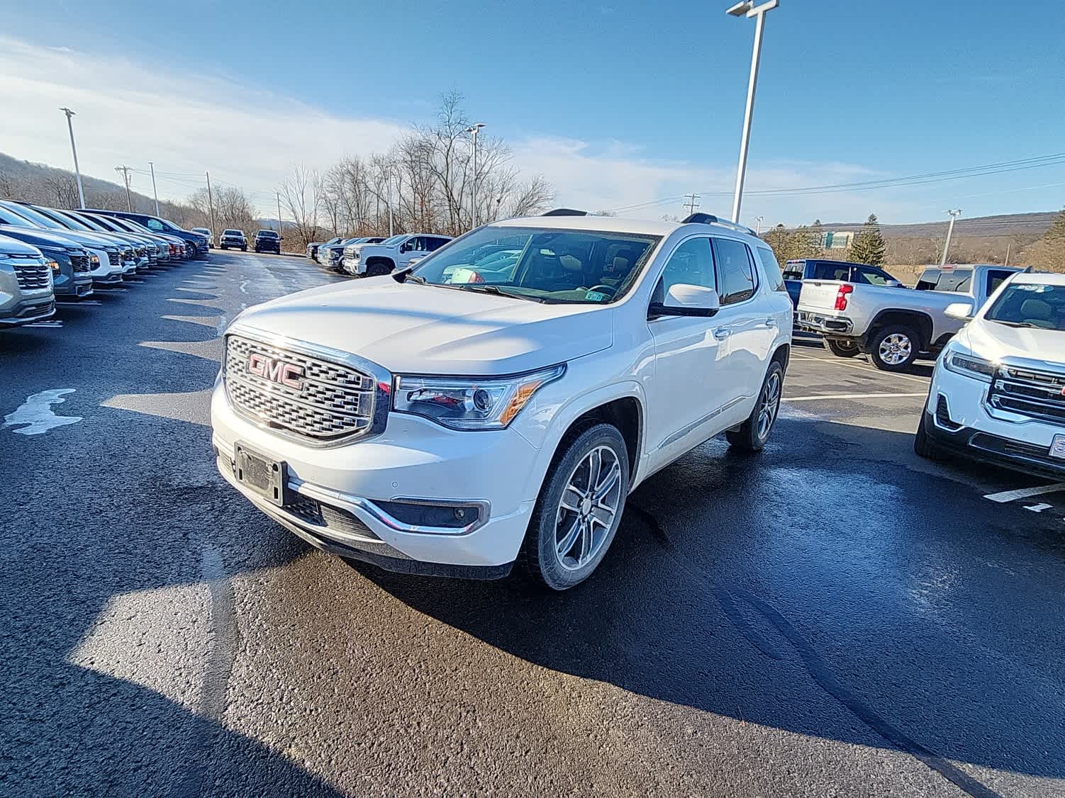 2019 GMC Acadia Denali's photo