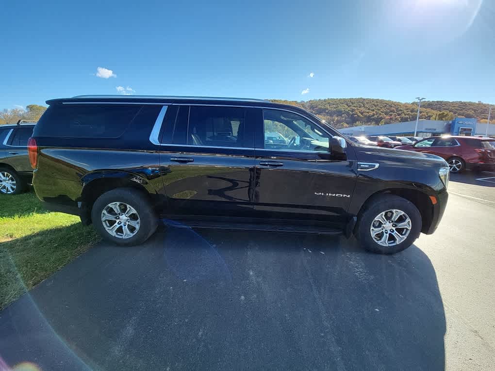 2022 Gmc Yukon XL SLE photo 2