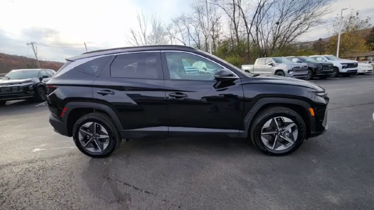 2025 Hyundai Tucson SEL Convenience photo 2