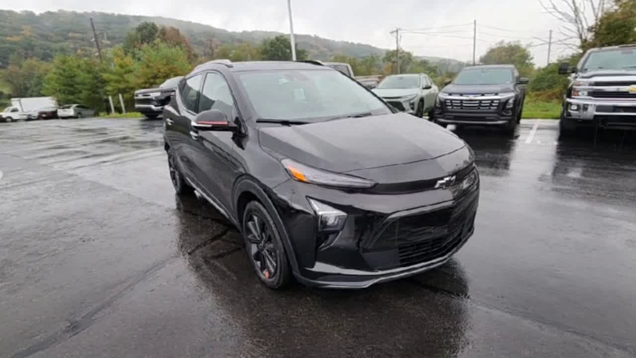 2023 Chevrolet Bolt EUV Premier photo 2