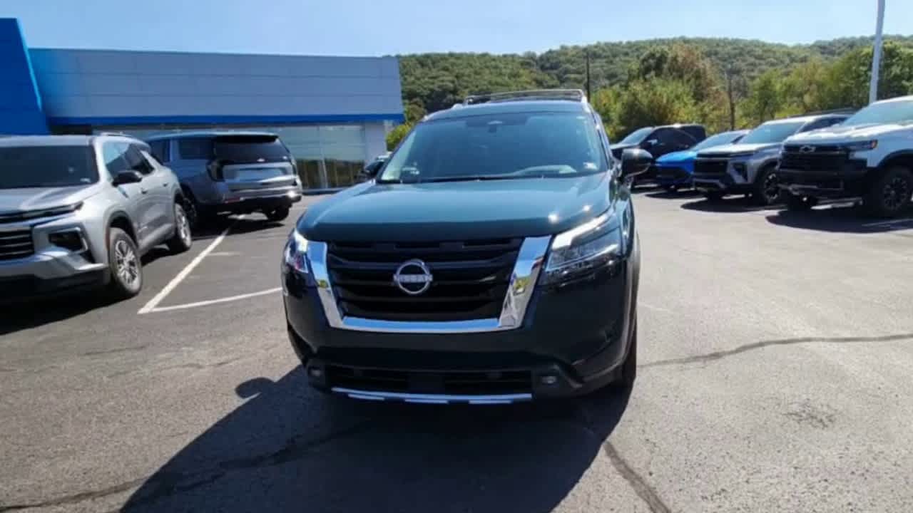 2022 Nissan Pathfinder Platinum photo 3