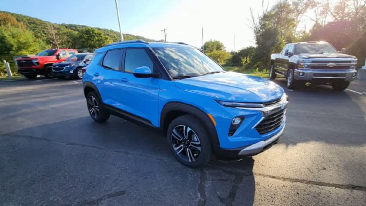 2024 Chevrolet Trailblazer LT photo 2