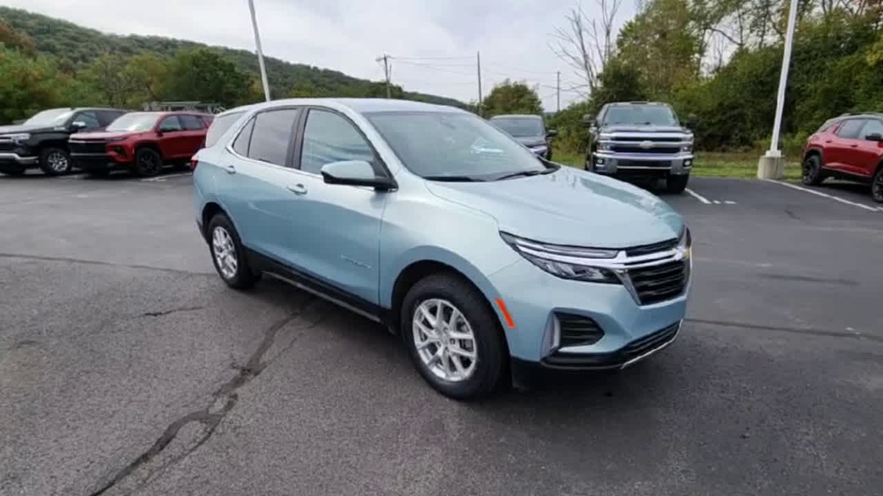 2022 Chevrolet Equinox LT photo 2