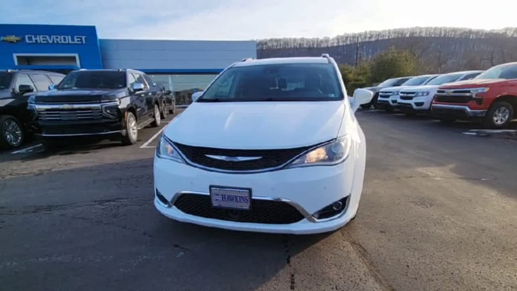 Used 2020 Chrysler Pacifica Touring L Minivan