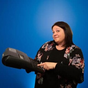 Staff member Angela from ID_b38d3c40f200