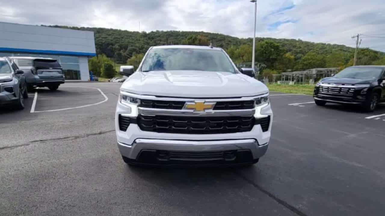 2022 Chevrolet Silverado 1500 LT photo 2