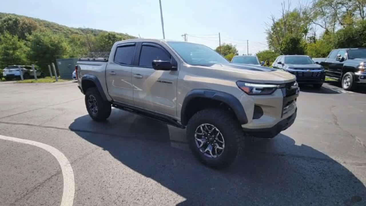 2024 Chevrolet Colorado ZR2 photo 2