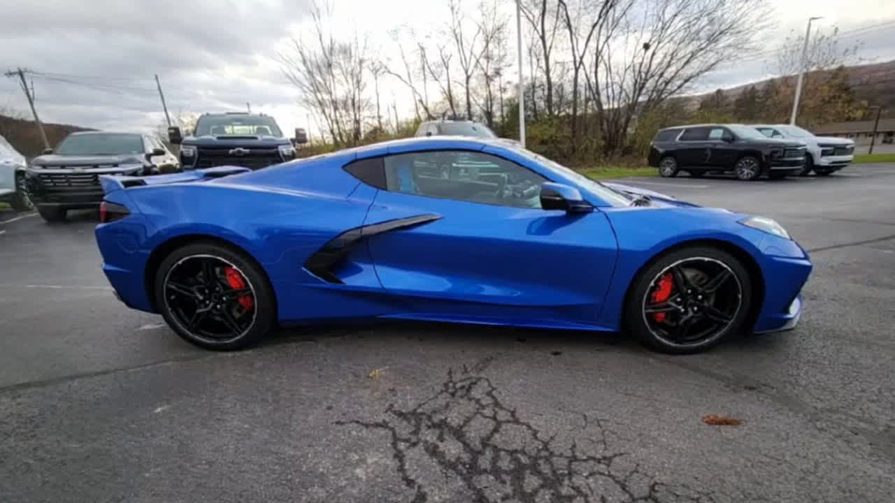 2021 Chevrolet Corvette Stingray 3LT photo 2