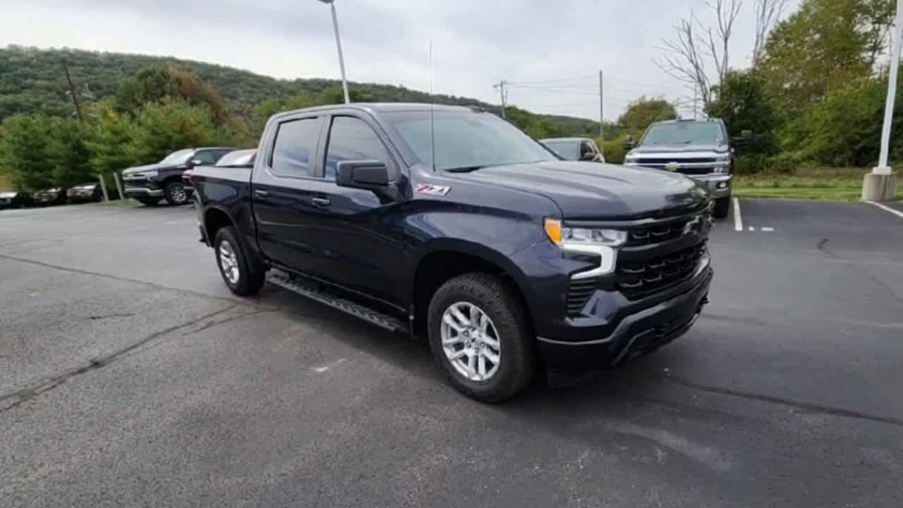 2022 Chevrolet Silverado 1500 RST photo 2