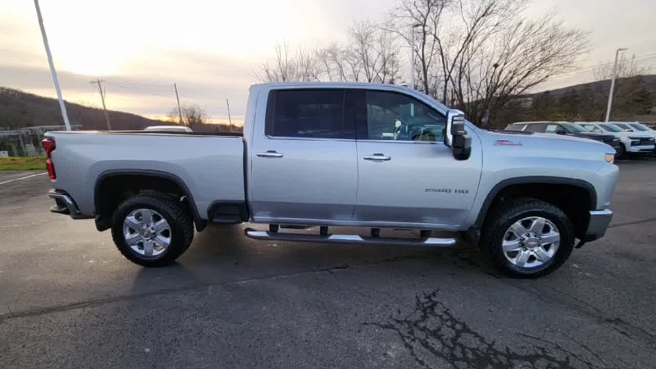 2022 Chevrolet Silverado 2500HD LTZ photo 2